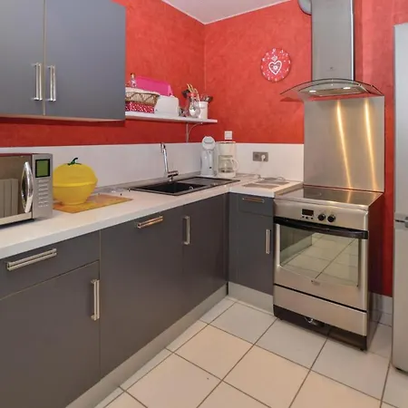 1 Bedroom Amazing Apartment In La Bourboule Apartament Mont-Dore